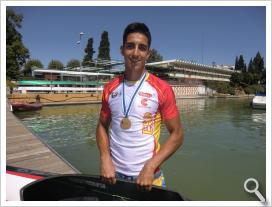 Ramón Lecumberri posa con su oro mundial logrado el pasado año.