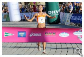 Almudena Rodríguez gana la Carrera de la Mujer de Sevilla
