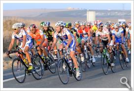 Imagen de l sector ciclista del  triatlón de resistencia Desaío Doñana