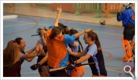 El equipo cadete femenino celebrando el pase a semifinales