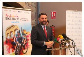 Fernández destaca la consolidación de la Andalucía Bike Race y marca como reto seguir aumentando la presencia femenina