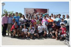 Foto final con los ganadores y finalistas en Oromana.