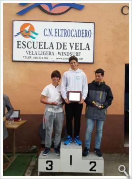 Pleno sevillano en el podio sub17 de la clase Techno.