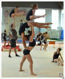 Ejercicio de gimnasia acrobática