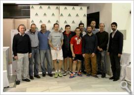 Foto de grupo con los finalistas en el Club Antares de Sevilla