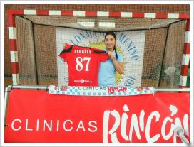 Andreea Alina Marín con la camiseta del BM Clínicas Rincón