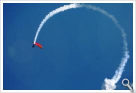 Una espectacular exhibición de parapente dió inicio al XVII Festival Internacional del Aire “El Yelmo” 