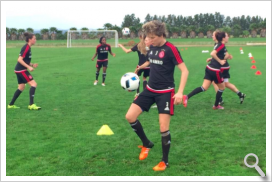 El Ajax femenino, de minipretemporada por Huelva, se medirá el jueves al Cajasol Sporting