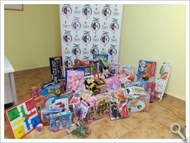 El Jaén Paraíso Interior FS dona casi 100 juguetes en el día de Reyes