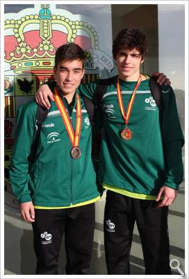Mario Sillero y Fernando Moreno posan con las Medallas de Bronce