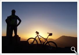 La subida nocturna al Veleta en Bicicleta de Montaña reúne a 150 ‘bikers’ de toda España