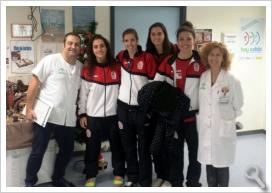 Visita del Syngenta CB Almería y regalos para los más pequeños en el Hospital de Torrecárdenas