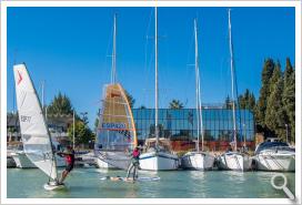 Prueba de vela frente al club sevillano.