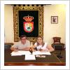 Marisa Gómez y José Miguel Nieto firman el convenio de colaboración.